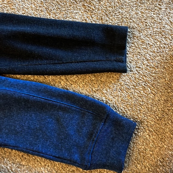 Excellent preowned condition. Made by Banana Republic in a size large. - Picture 5 of 8